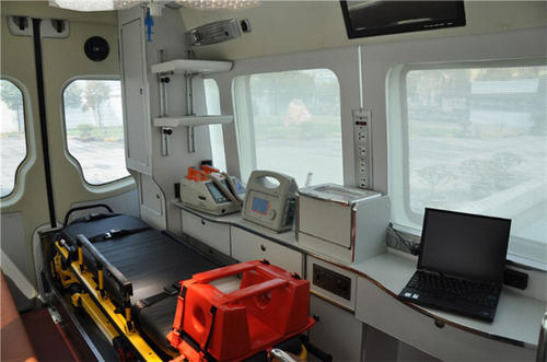 乌苏市救护车内部